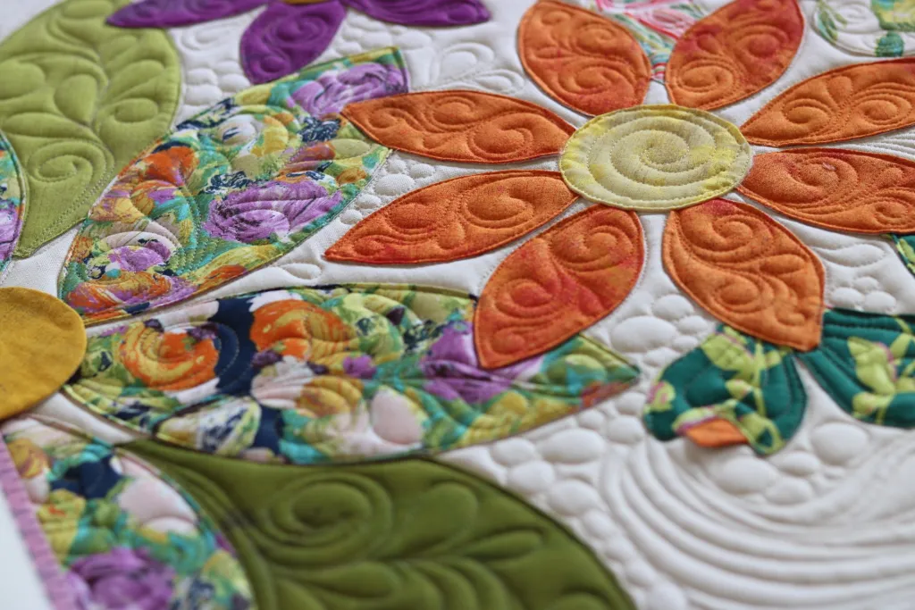 Sage Flowering Wreath Quilt - A Delicate Design🌿🌸 Sage Flowering Wreath Quilt - A Delicate Design🌿🌸