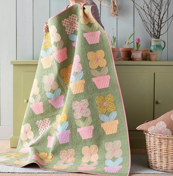 Potted Flowers Quilt Free 🌸🧵Charming Floral Design! by tildasworld.com Potted Flowers Quilt Free 🌸🧵Charming Floral Design!
